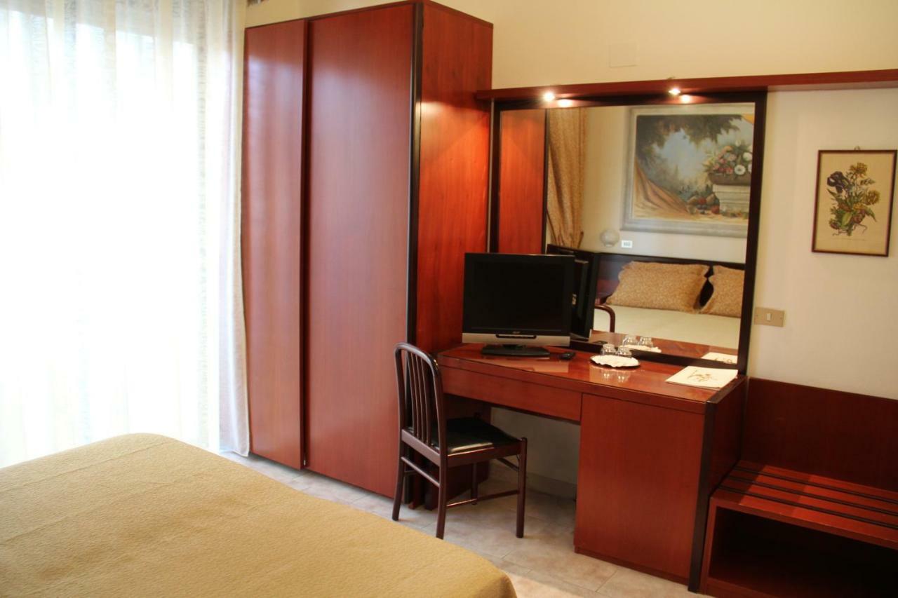 Hotel Nettuno Cervia Esterno foto